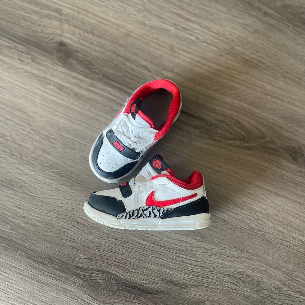 Jordan Legacy 312 Low Sneakers in Fire Red